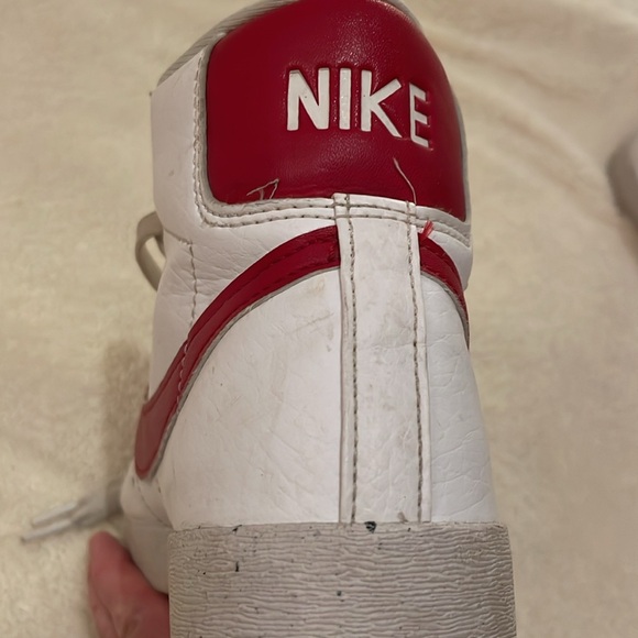 Nike Blazers Size US9 red and white in good but used condition - Picture 3 of 8